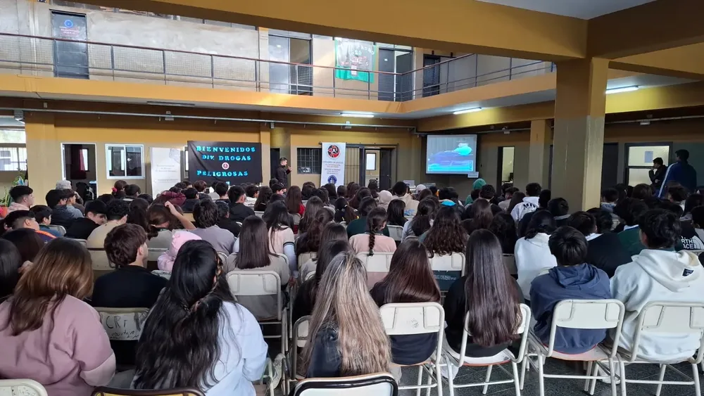 División Prevención y Docencia-Dirección Drogas Peligrosas (2)