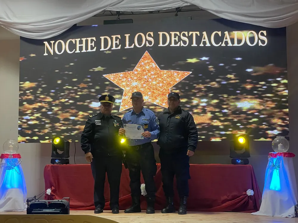Policías fueron reconocidos en el marco del aniversario de Pomán (7)