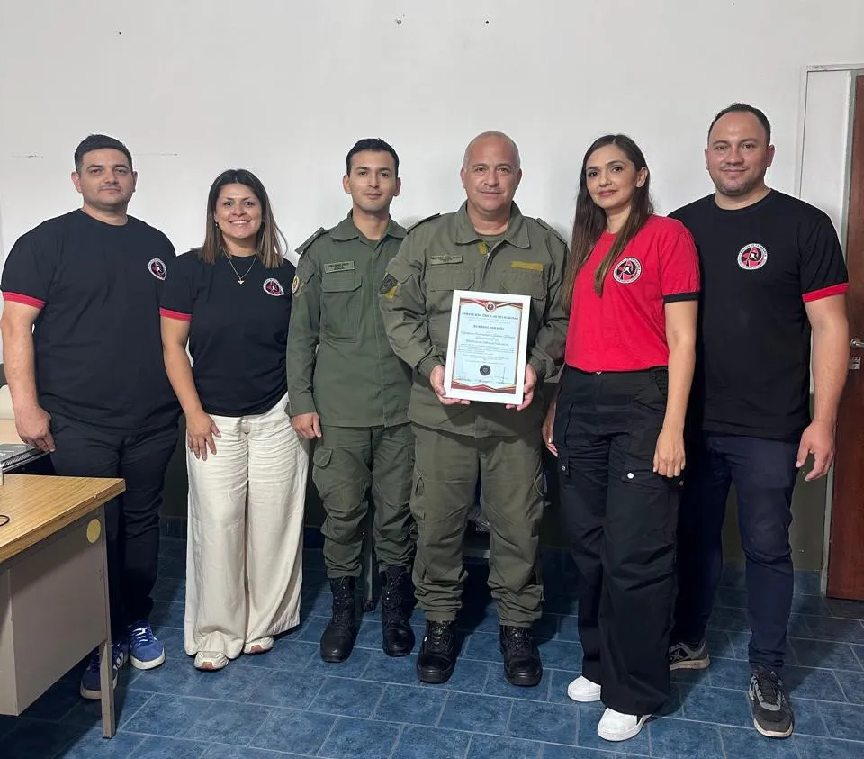 Personal de la Dirección Drogas Peligrosas de la Policía de la Provincia entregó un reconocimiento a integrantes de Gendarmería Nacional Argentina (2)